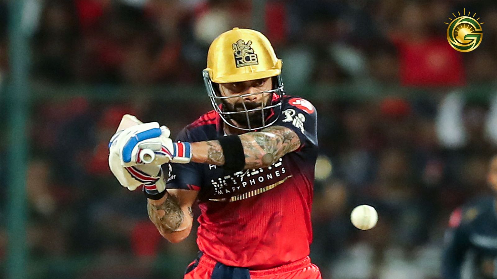 Virat Kohli hitting a four to complete 800 boundaries in IPL history.